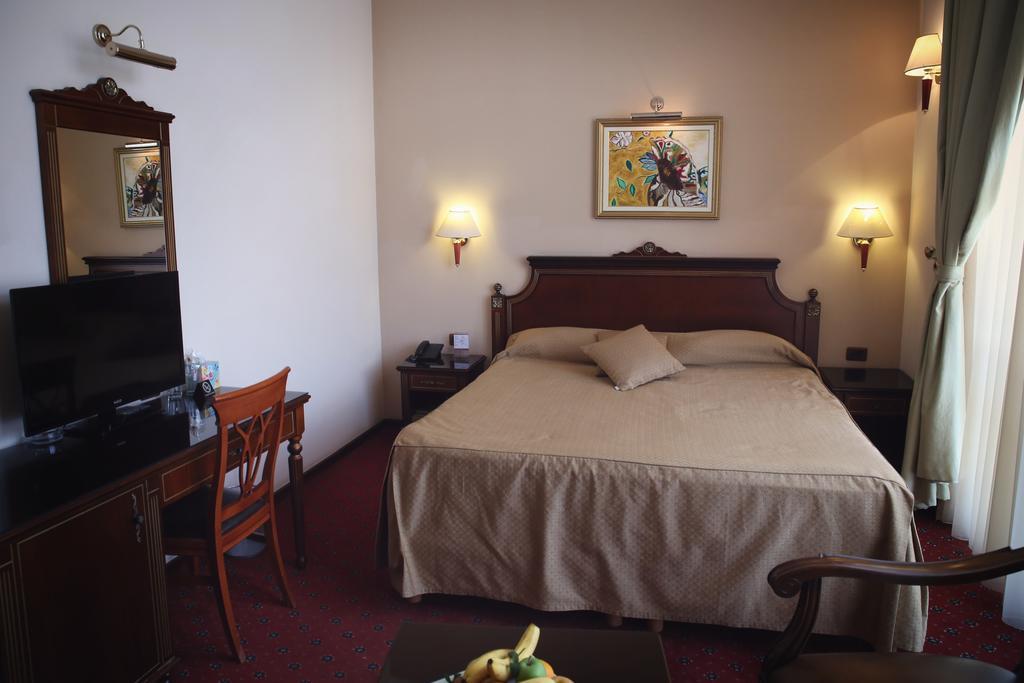 Hotel Millenium Bitola Esterno foto